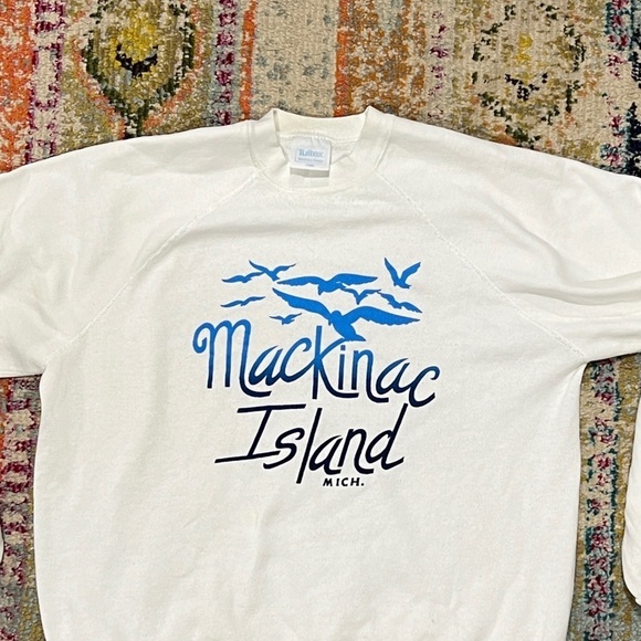 Vintage 1980s Mackinac Island, Michigan 1980s Crewneck Pullover Sweatshirt - Picture 2 of 4